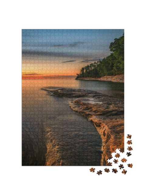 Puzzle 1000 pezzi „Tramonto a Pictured Rocks National Lakeshore, Lago Superiore, Michigan“