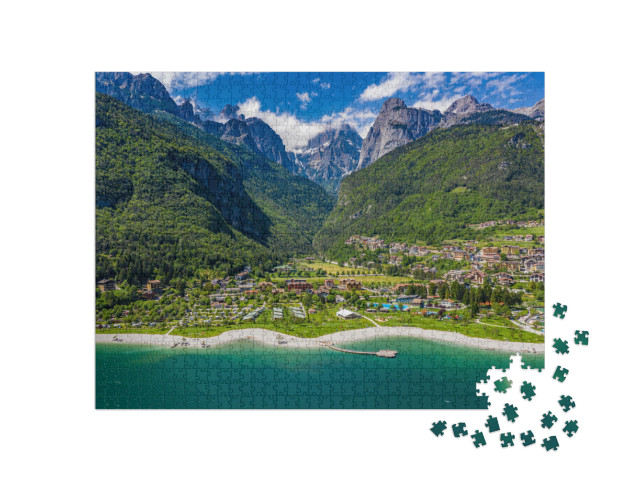 Puzzle 1000 pezzi „Panorama aereo del Lago di Molveno, Italia“