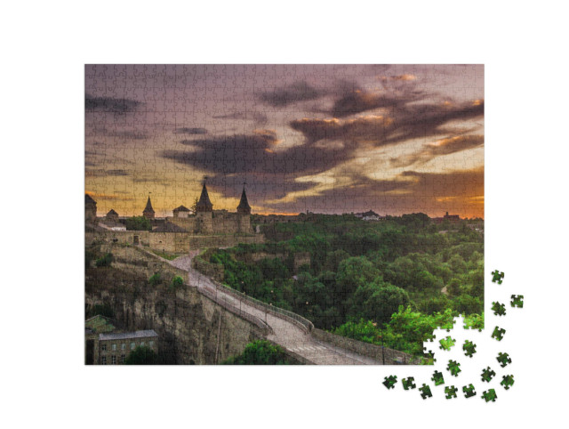 Puzzle 1000 pezzi „Fortezza di Kamyanets-Podilskiy, Ucraina“