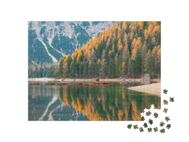 Puzzle 1000 pezzi „Colori d'autunno riflessi nel Lago di Braies, Stagione autunnale Dolomiti italiane, Bolzano Italia“