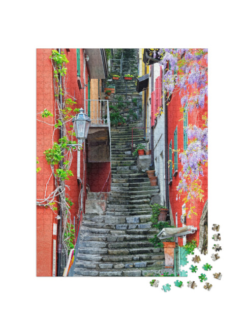 Puzzle 1000 pezzi „Varenna, provincia di Lecco, Lombardia - strada stretta e colorata nella parte storica della città“