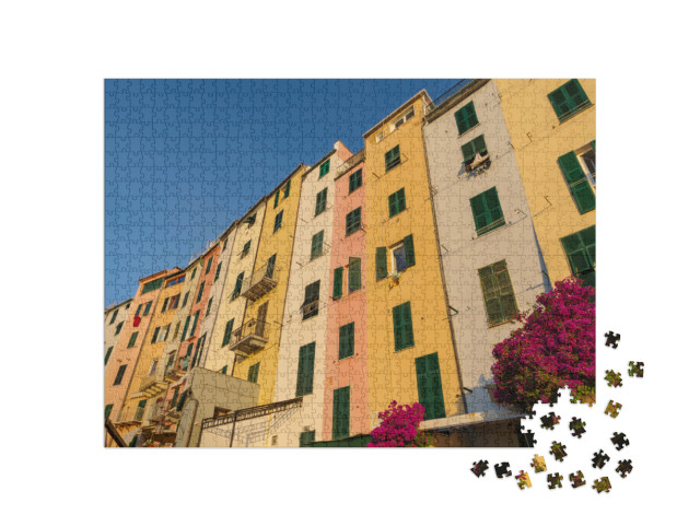Puzzle 1000 pezzi „Facciate colorate di case nel centro storico di Porto Venere, in Liguria“