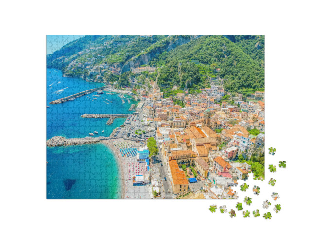 Puzzle 1000 pezzi „Amalfi, sulla Costiera Amalfitana, con l'acqua azzurra e le bellissime case colorate sulle scogliere“