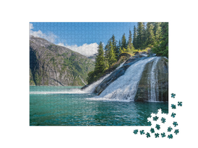 Puzzle 1000 pezzi „Bellissima cascata nel fiordo di Tracy Arm in Alaska“