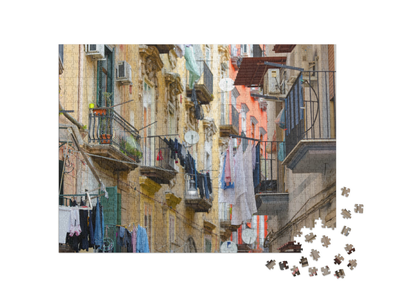 Puzzle 1000 pezzi „Il famoso quartiere dei Quartieri Spagnoli a Napoli, Italia“