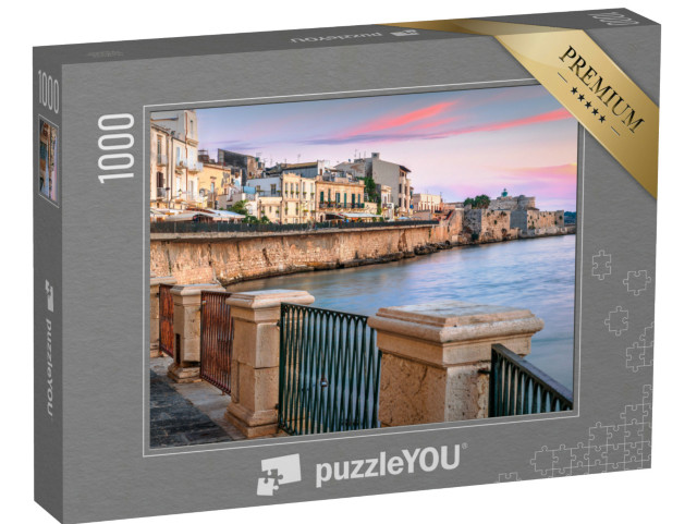 Puzzle 1000 pezzi „Siracusa, paesaggio urbano della Sicilia visto sul Mar Ionio al tramonto.“