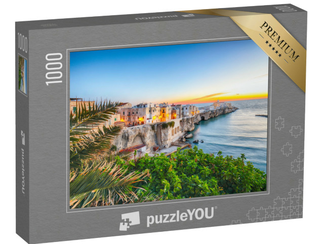 Puzzle 1000 pezzi „Vieste - beautiful coastal town on the rocks in Apulia. The church of San Francesco di Vieste“