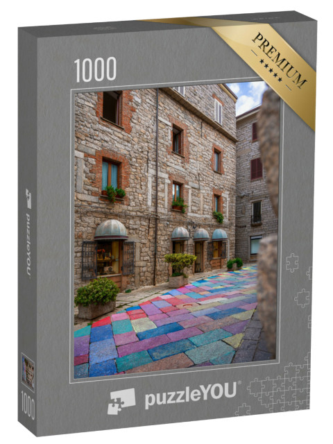 Puzzle 1000 pezzi „Pavimento dipinto a colori in un vicolo di Tempio Pausania in Sardegna“
