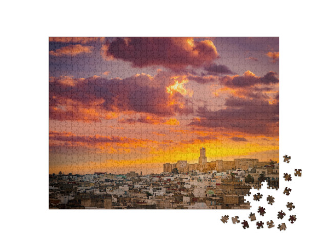 Puzzle 1000 pezzi „Alba sulla medina e sul castello della Kasbah a Sousse, Tunisia“