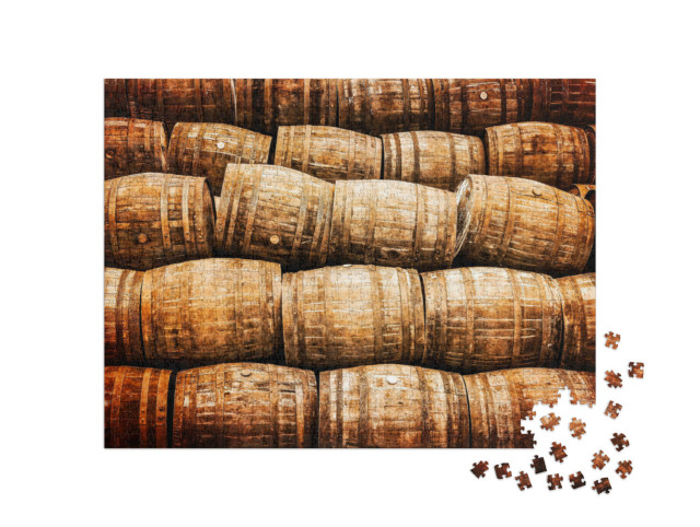 Puzzle 1000 pezzi „Pila di vecchie botti di whisky e vino in stile vintage“