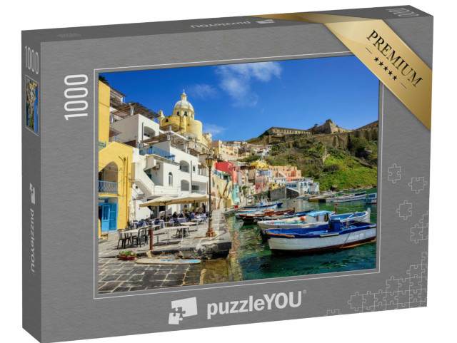 Puzzle 1000 pezzi „Case colorate, pescherecci e caffè sulla costa dell'isola di Procida, Napoli“