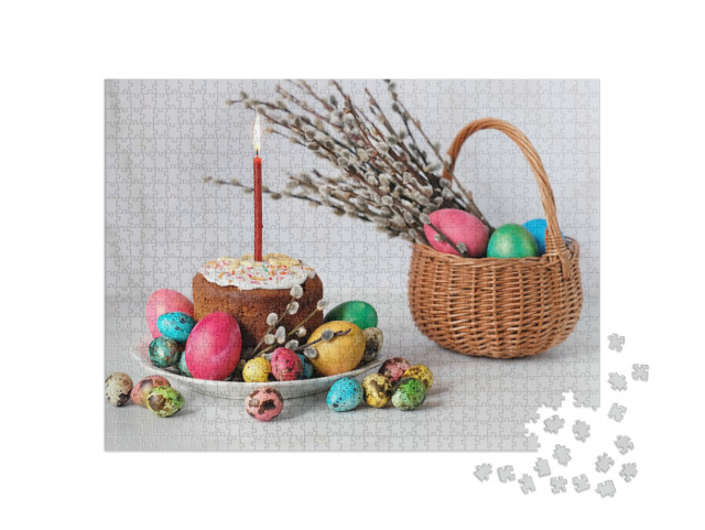 Puzzle 1000 pezzi „Una torta pasquale con una candela e uova di Pasqua colorate e decorate“