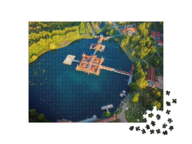 Puzzle 1000 pezzi „Vista aerea del famoso lago di Heviz in Ungheria“