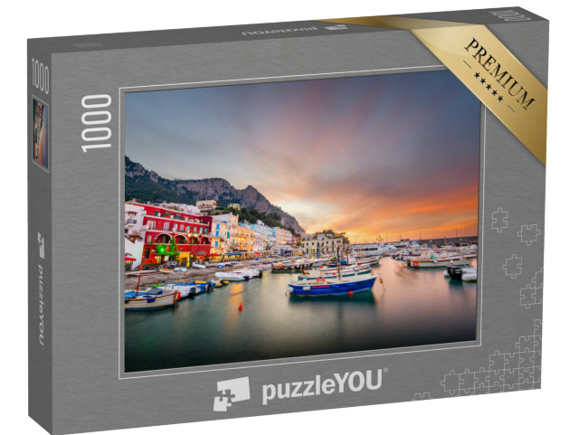 Puzzle 1000 pezzi „Capri con i negozi e i ristoranti di Marina Grande al crepuscolo.“