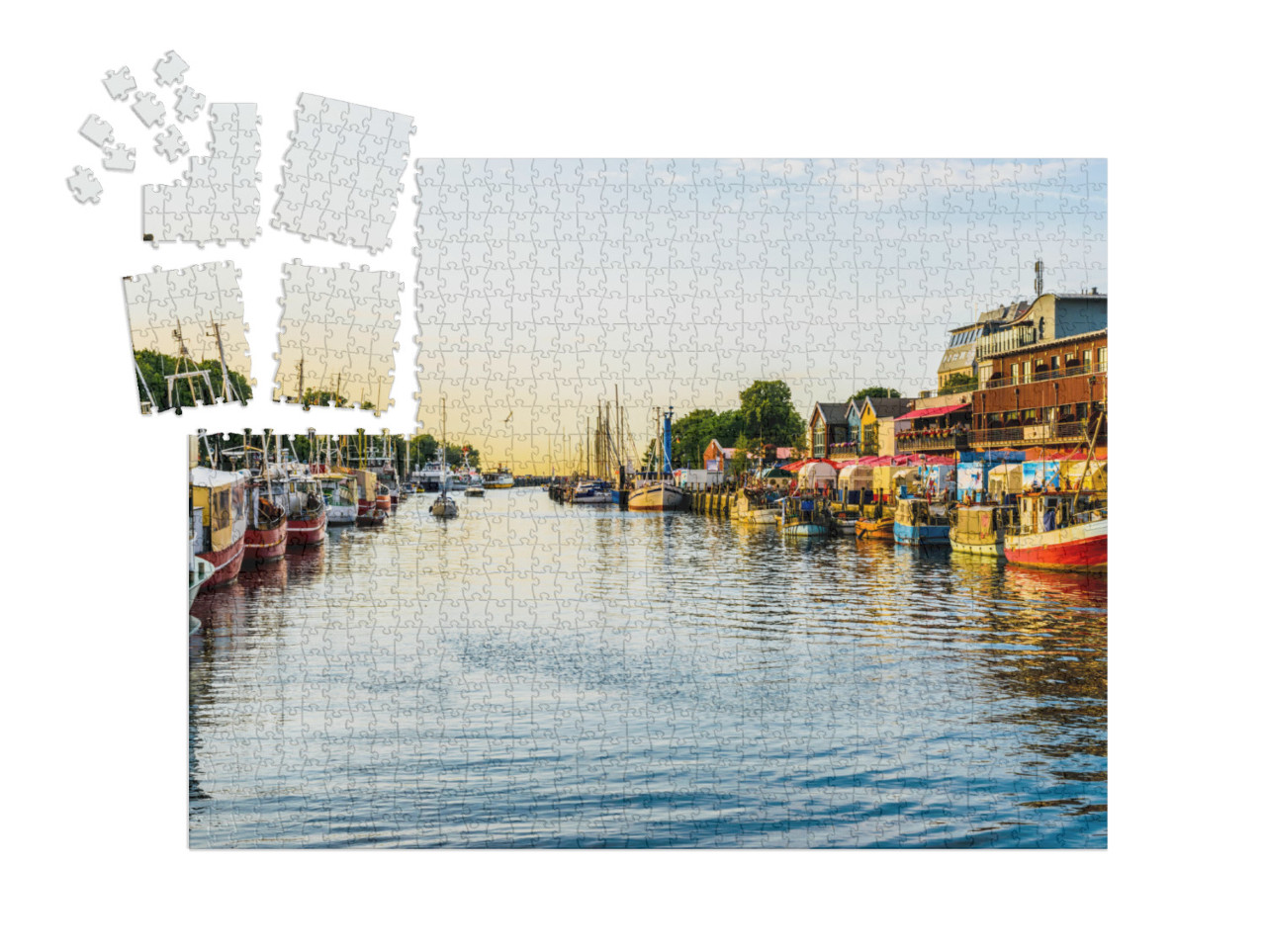 SMART SORTED® | Puzzle 1000 pezzi „Canale con navi e Mar Baltico a Warnemünde, Rostock, Germania“