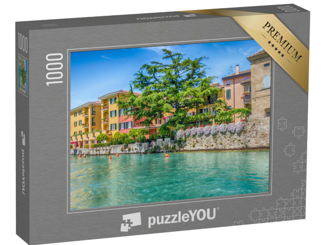 Puzzle 1000 pezzi „Vista panoramica di un canale nel centro della città di Sirmione, Lago di Garda, Italia“