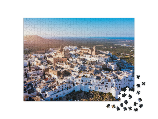 Puzzle 1000 pezzi „Vista della città bianca di Ostuni, Brindisi, Puglia, Italia. Il centro storico è la cittadella di Ostuni“