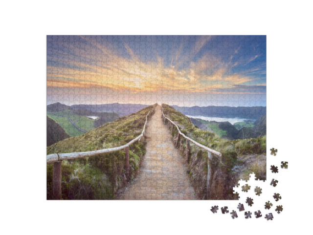 Puzzle 1000 pezzi „Sentiero escursionistico con vista sui laghi di Ponta Delgada, nelle Azzorre“