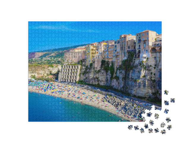 Puzzle 1000 pezzi „Spiaggia della città di Tropea - splendido scenario costiero con spiaggia paradisiaca in Calabria“