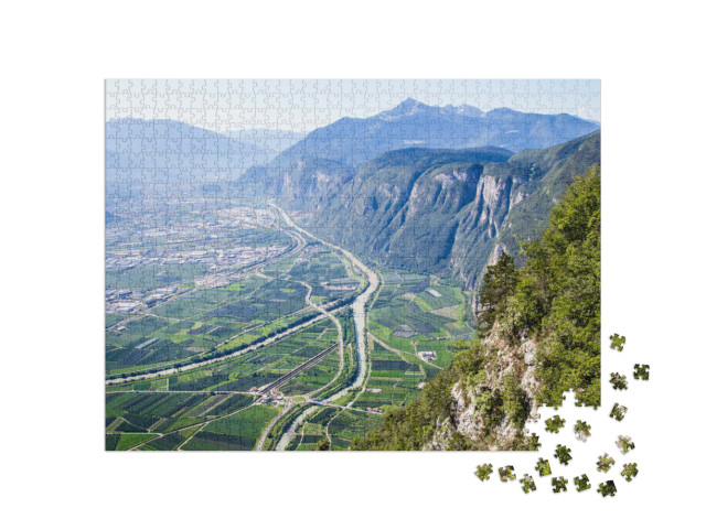 Puzzle 1000 pezzi „veduta aerea della Val d'Adige, valle alpina del fiume Adige in Trentino, Italia,“