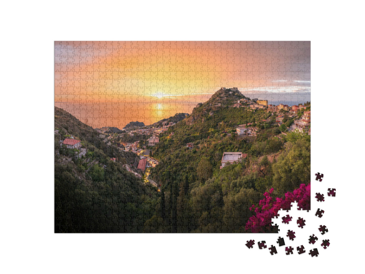 Puzzle 1000 pezzi „Il tramonto su Taormina, in Sicilia, mostra il pittoresco villaggio collinare e lo scenario mediterraneo.“