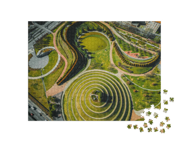 Puzzle 1000 pezzi „Parco del Portello a Milano, Lombardia. Vista del parco con prato verde e sentieri dall'alto“