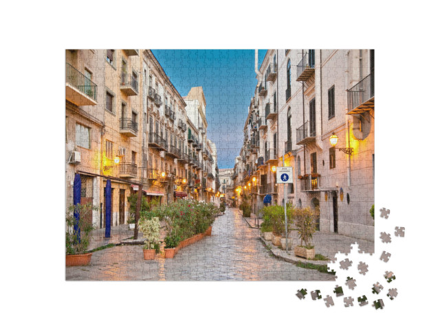 Puzzle 1000 pezzi „Strada de La Kalsa o Mandamento Tribunali, l'antico quartiere arabo di Palermo, Sicilia“