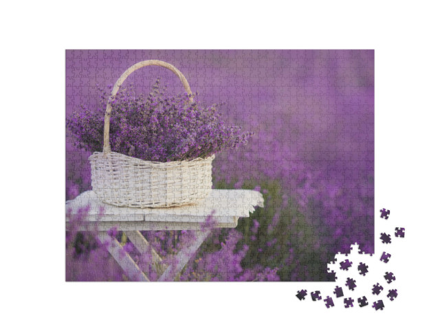 Puzzle 1000 pezzi „Cesto di lavanda nel campo“