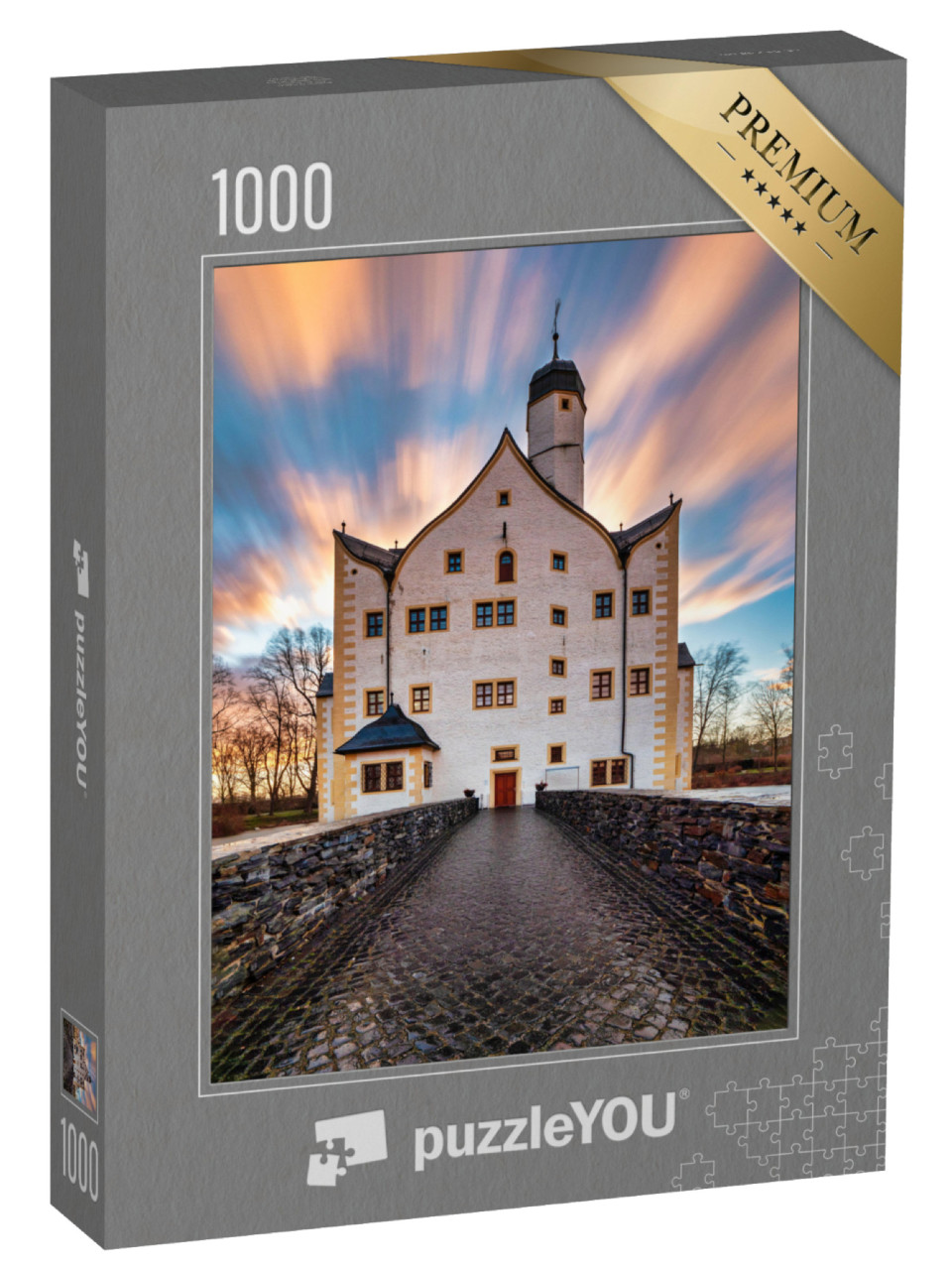 Puzzle 1000 pezzi „Nuvole a cascata sul castello con fossato di Klaffenbach, vicino a Chemnitz“
