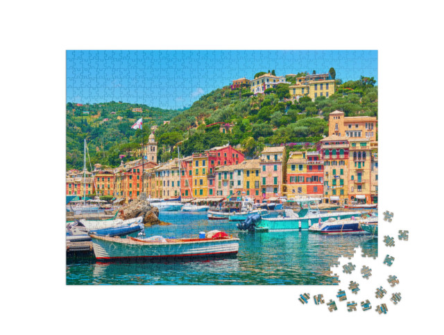 Puzzle 1000 pezzi „Vista della città di Portofino e del porto con le barche, Italia“