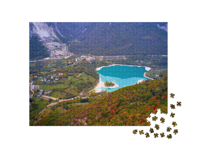 Puzzle 1000 pezzi „Arial Vista del lago di Tenno in autunno, Trento, Italia. Lago turchese tra le montagne“