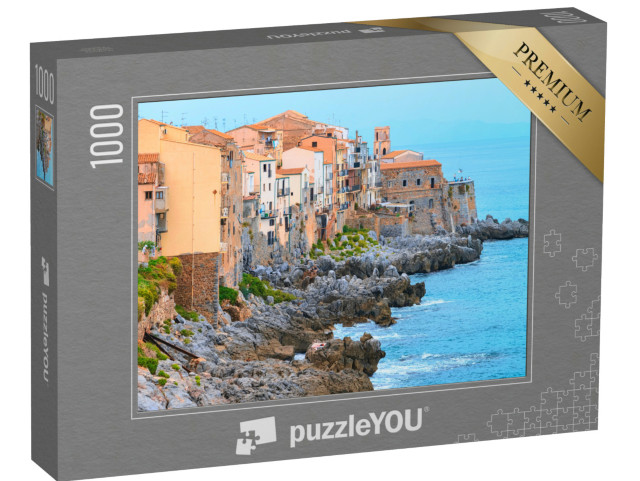 Puzzle 1000 pezzi „Antiche case sulla costa rocciosa di Cefalù, regione di Palermo, isola della Sicilia in Italia“