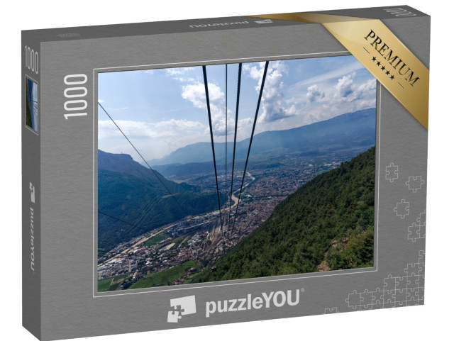 Puzzle 1000 pezzi „La funivia e la città di Bolzano con il suo pittoresco paesaggio in una soleggiata giornata estiva“
