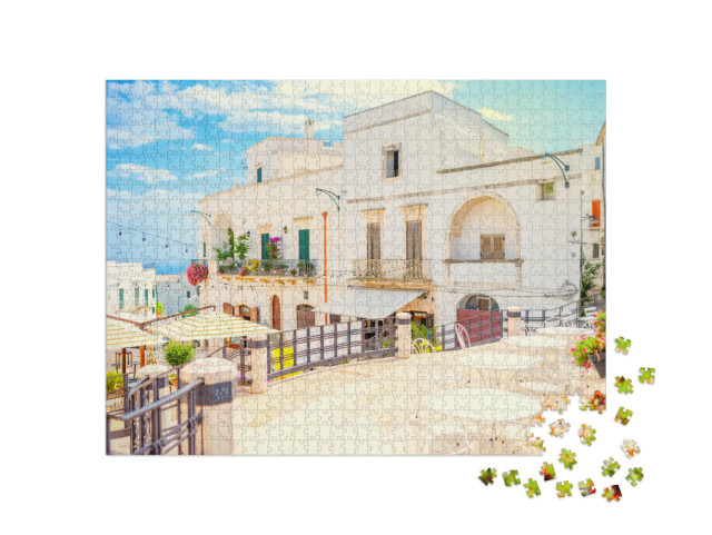 Puzzle 1000 pezzi „Tanti caffè nella zona turistica preferita di Ostuni. Italia“