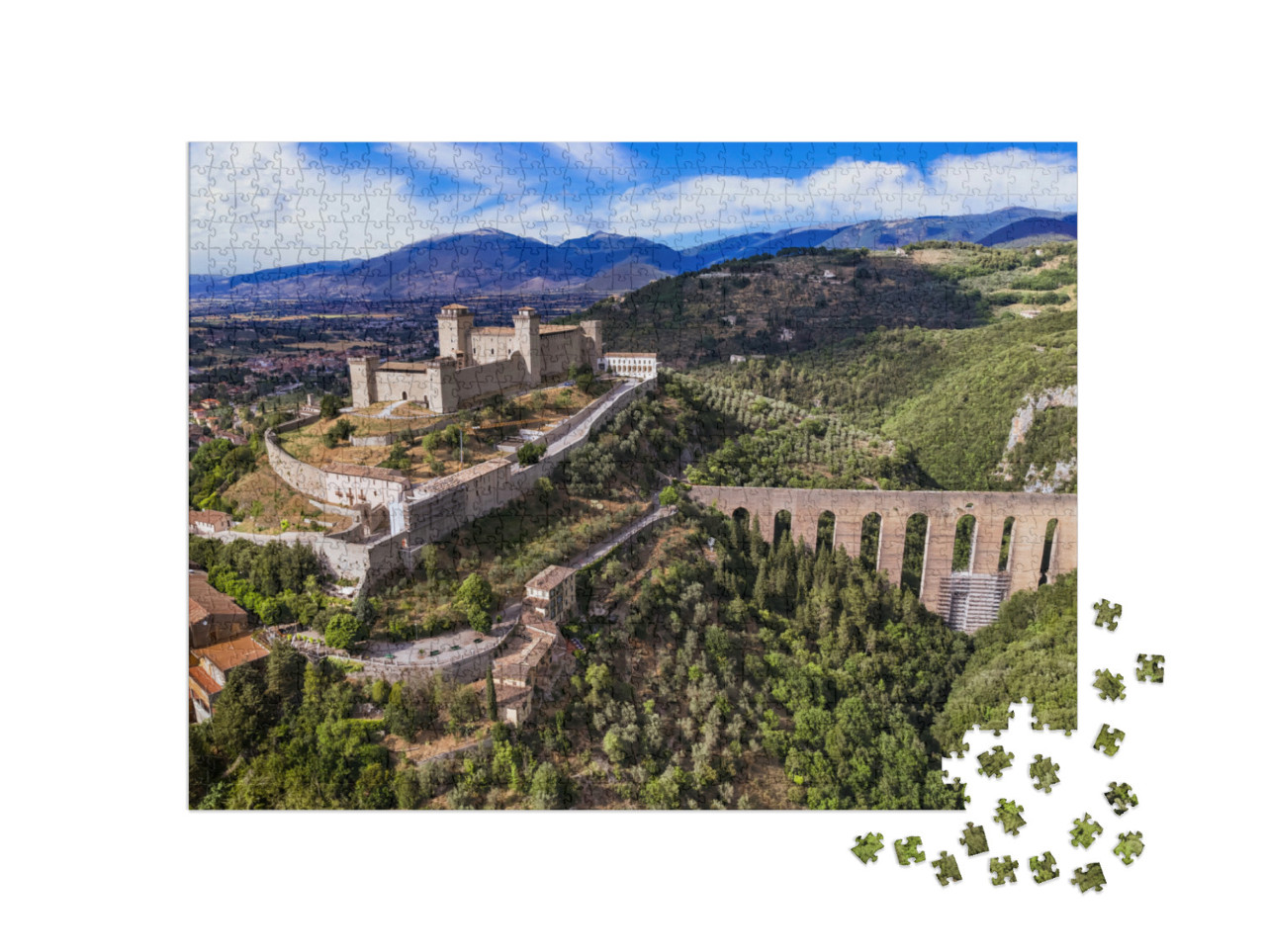 Puzzle 1000 pezzi „Punto di riferimento dell'Umbria, l'imponente città di Spoleto Vista aerea del castello di Rocca Albornoz“