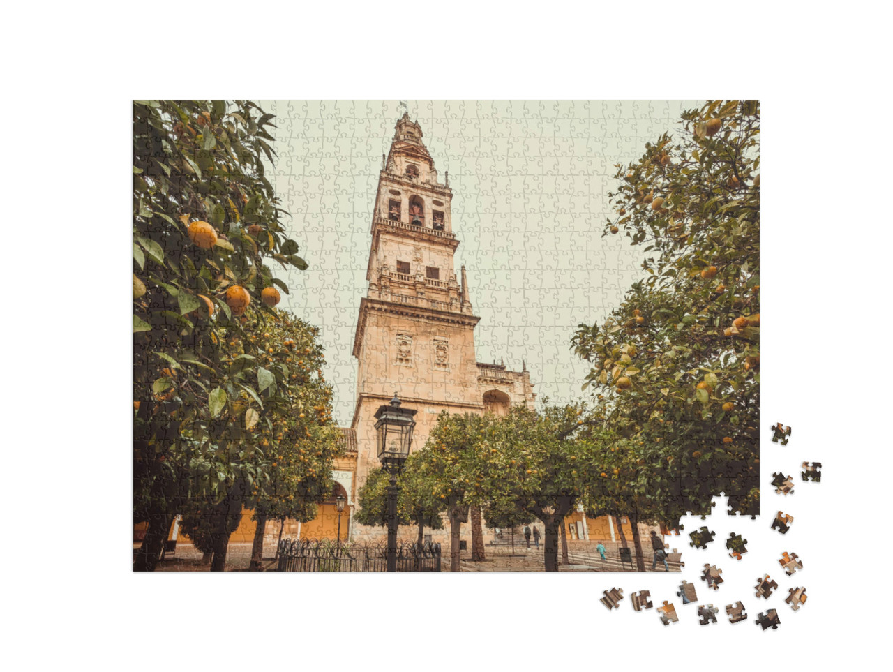 Puzzle 1000 pezzi „Alberi di arance presso il campanile della Mezquita di Córdoba“