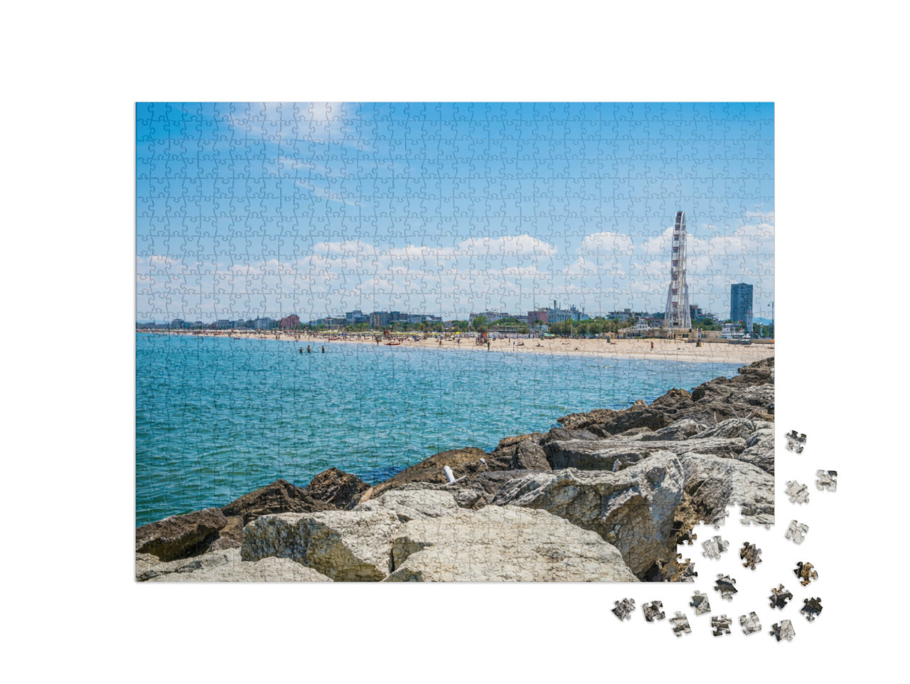 Puzzle 1000 pezzi „Una vista oltre la diga foranea del porto verso la spiaggia di Rimini, Italia, in estate“