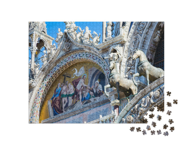 Puzzle 1000 pezzi „Grande mosaico della Basilica di San Marco a Venezia con statue di cavalli.“