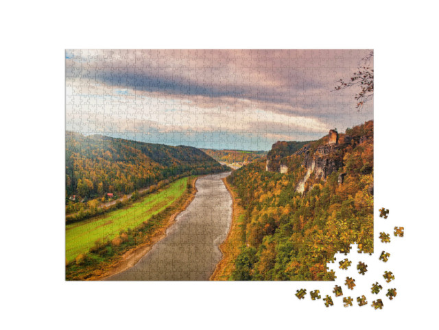 Puzzle 1000 pezzi „Valle dell'Elba vicino alla città termale di Rathen, Sassonia, montagne di arenaria dell'Elba“