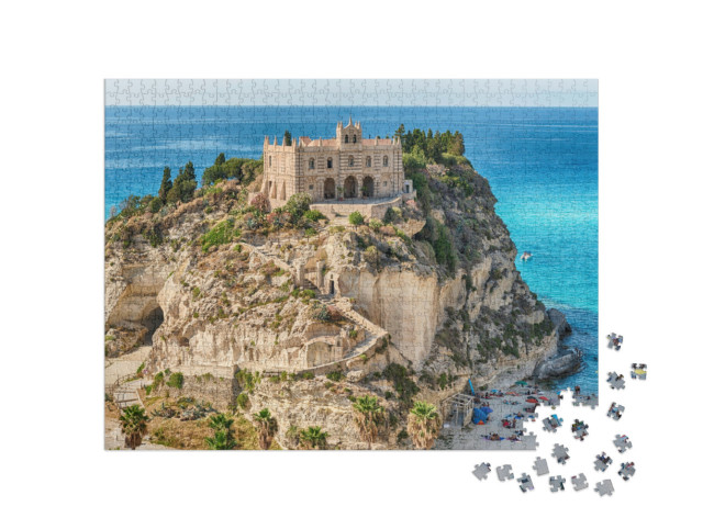 Puzzle 1000 pezzi „Chiesa di Santa Maria dell'Isola a Tropea, una parte del Mar Tirreno, Calabria, Italia“