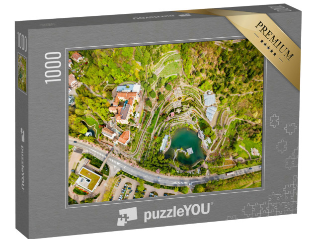 Puzzle 1000 pezzi „Vista aerea dei Giardini di Castel Trauttmansdorff, un giardino botanico nella città di Merano“