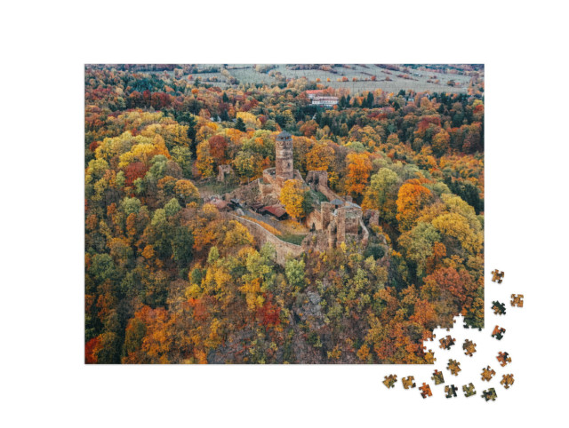 Puzzle 1000 pezzi „Castello medievale di Hasistejn vicino al villaggio di Place nei Monti Metalliferi“