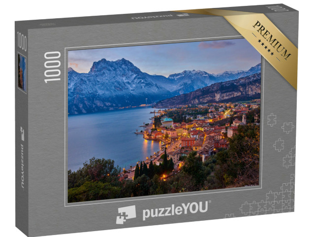 Puzzle 1000 pezzi „Luci di Natale in centro e nelle vie di Riva del Garda di notte“