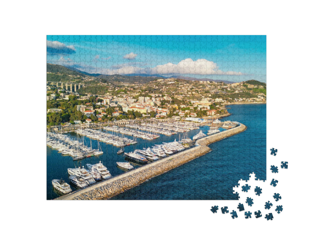 Puzzle 1000 pezzi „Sanremo, Italia. Vista aerea del porto e dello skyline della città in un pomeriggio di sole“