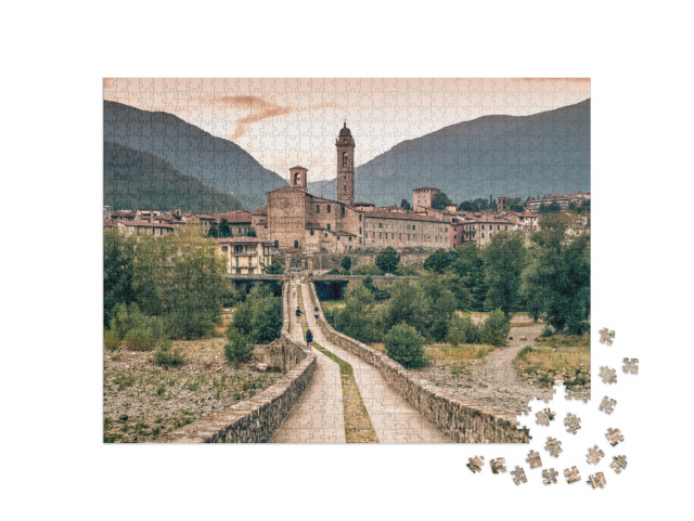 Puzzle 1000 pezzi „Il comune di Bobbio e il suo antico ponte medievale. Bobbio, provincia di Piacenza, Emilia Romagna“