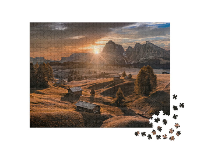 Puzzle 1000 pezzi „Alpe di Siusi, Italia - Veduta aerea di baite in legno sull'Alpe di Siusi, in provincia di Bolzano“