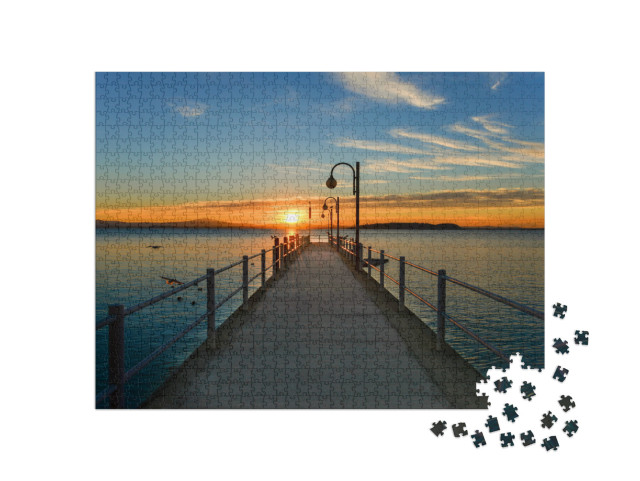 Puzzle 1000 pezzi „Il lago Trasimeno dal lungolago della città di Passignano sul Trasimeno - Tramonto“