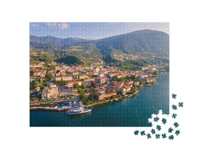 Puzzle 1000 pezzi „Veduta aerea del paese di Sulzano, provincia di Brescia, Lombardia, Italia.“