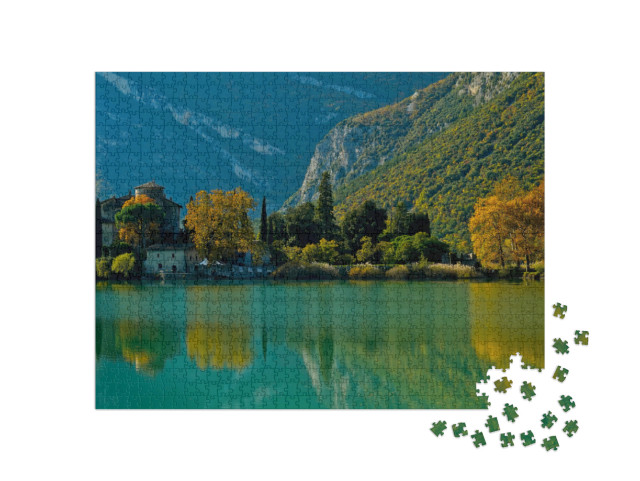 Puzzle 1000 pezzi „Il castello e il lago di Toblino. Paesaggio autunnale. Provincia di Trento. Trentino Alto Adige“