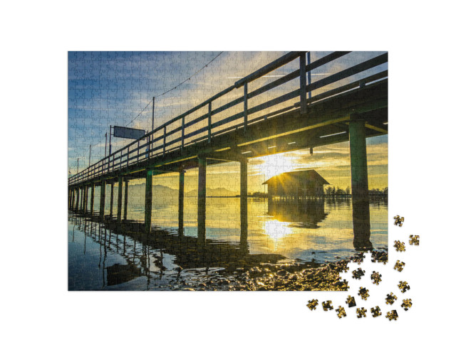 Puzzle 1000 pezzi „Pontile sul lago Chiemsee al tramonto, Baviera, Germania“